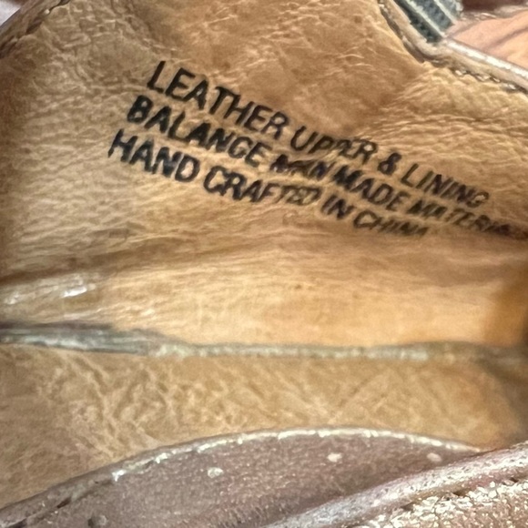 Born Women Drilles Sandal Sz 9
Wedge Heel Gold Shimmer Soft Leather
Platform - Picture 7 of 8